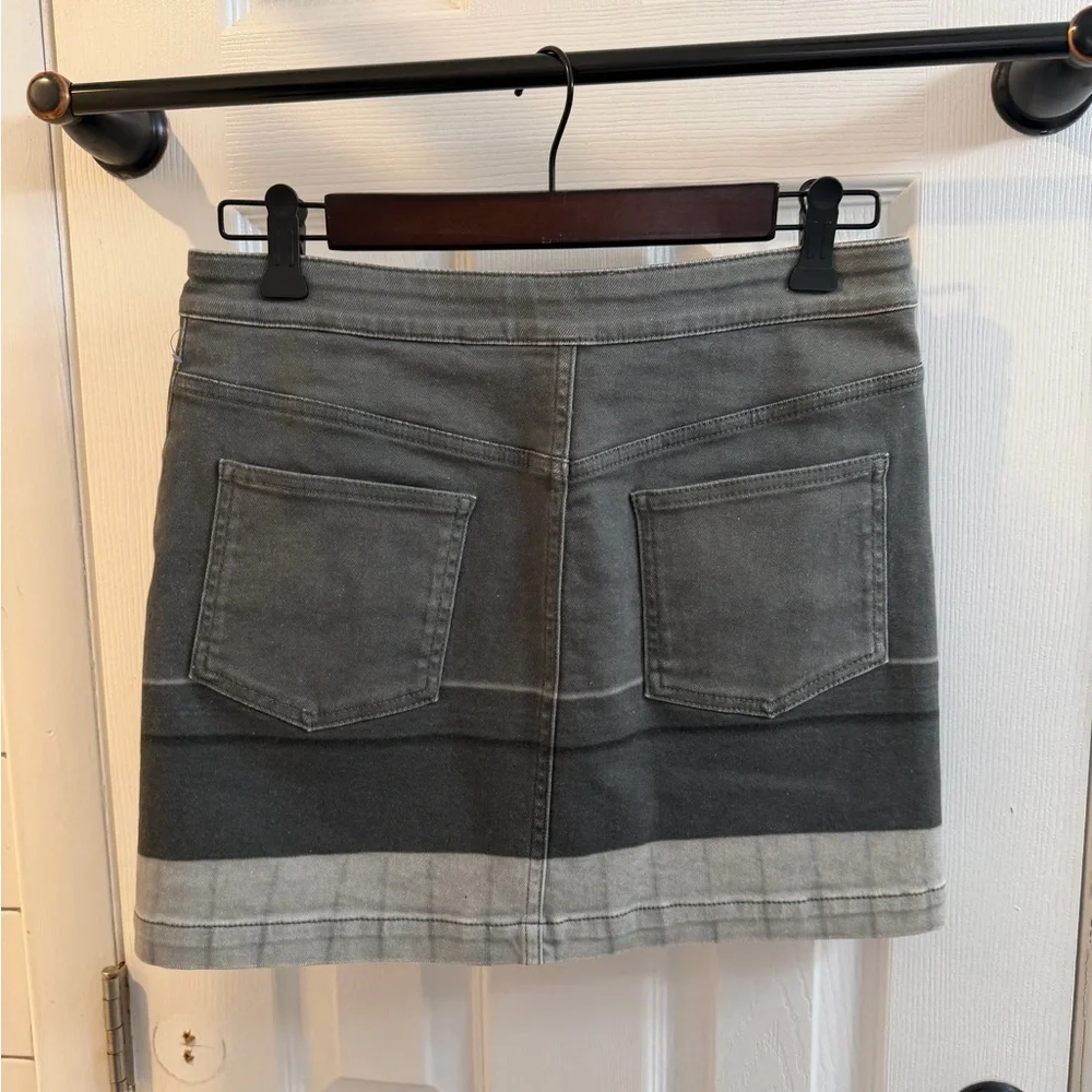 Burberry Grey Stretch Denim Victorian Portrait Print Mini Skirt. - Picture 3 of 6